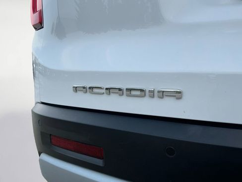 Used 2023 GMC Acadia SLT w/ Technology Package image 19