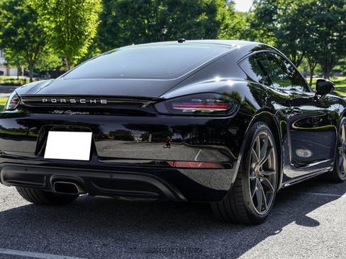 Used 2017 Porsche 718 Cayman RWD image 8