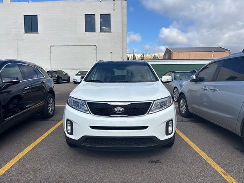 Used 2015 Kia Sorento EX w/ EX V6 Touring Package image 2