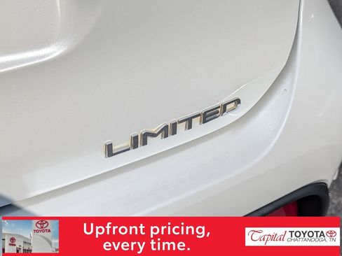 Used 2023 Toyota Highlander Limited FWD image 8