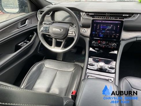 Used 2023 Jeep Grand Cherokee Overland AWD/4WD image 27