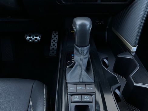 Used 2025 Toyota Camry SE image 25