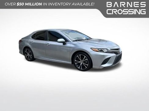 Used 2020 Toyota Camry SE FWD image 1