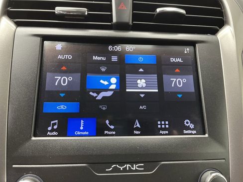 Used 2019 Ford Fusion SE FWD image 21