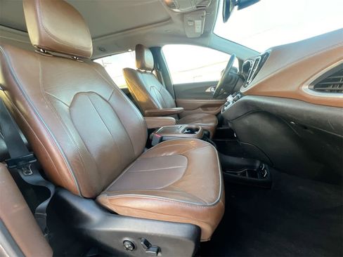 Used 2018 Chrysler Pacifica Limited w/ Tire & Wheel Group image 21