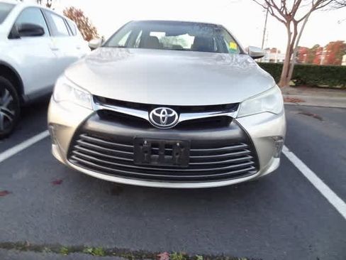 Used 2017 Toyota Camry XLE image 2