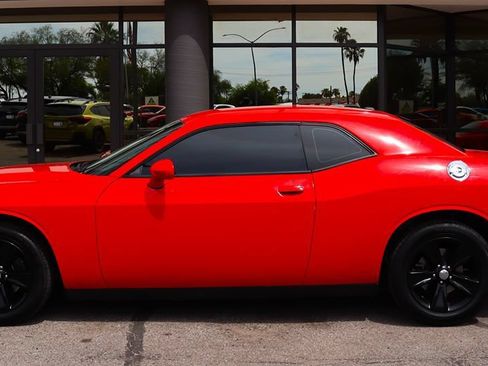Used 2018 Dodge Challenger SXT RWD image 8