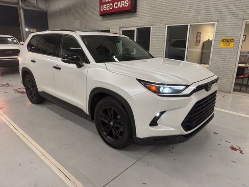 Used 2025 Toyota Grand Highlander Limited w/Navigation/Panoramic image 3