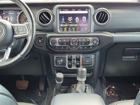Used 2020 Jeep Gladiator Overland AWD/4WD image 15