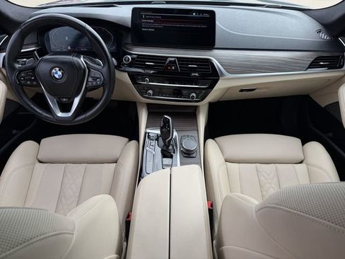 Used 2022 BMW 530i xDrive w/ Premium Package image 10