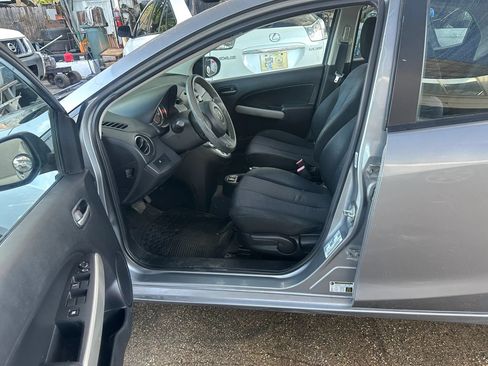 Used 2013 MAZDA MAZDA2 Sport FWD image 14