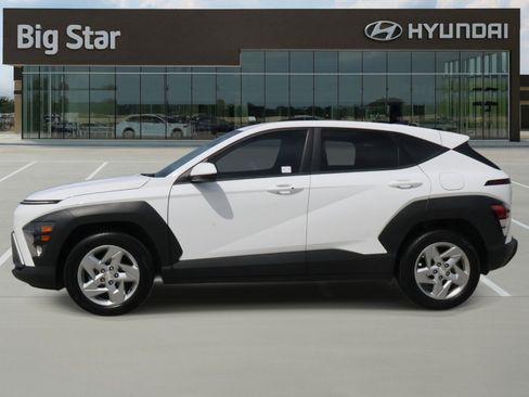 Used 2025 Hyundai Kona SE FWD image 2