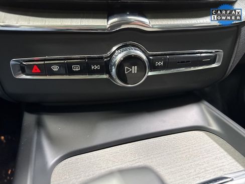Used 2025 Volvo XC60 B5 Plus image 19