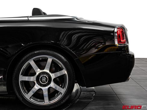 Used 2017 Rolls-Royce Dawn RWD image 18