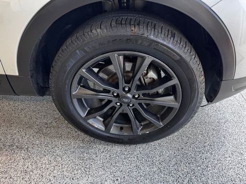 Used 2018 Ford Explorer XLT w/ Equipment Group 202A AWD/4WD image 13