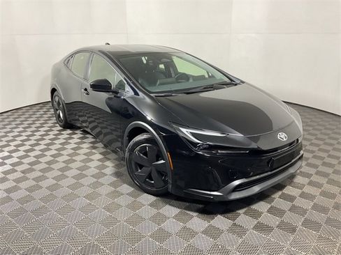 Used 2025 Toyota Prius LE image 4