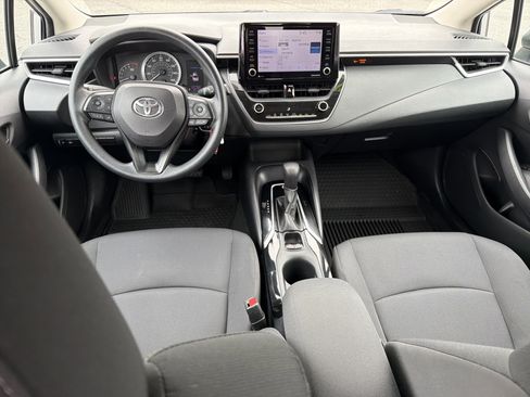 Certified 2022 Toyota Corolla LE image 4