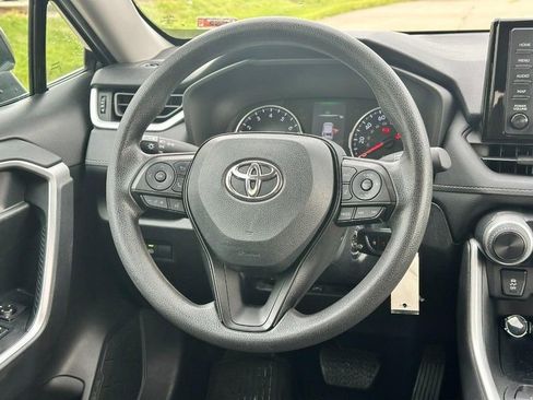 Used 2022 Toyota RAV4 LE AWD/4WD image 12