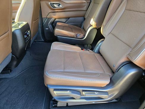 Used 2024 Chevrolet Suburban High Country w/ Advanced Technology Package image 11