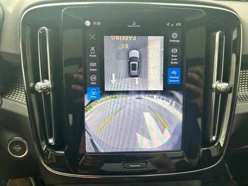 Certified 2025 Volvo XC40 B5 Plus AWD/4WD image 24