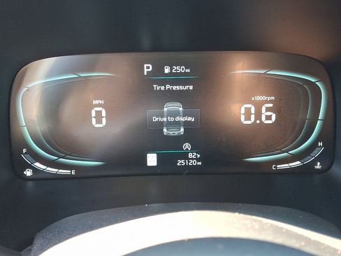 Used 2025 Kia Soul LX w/ LX Technology Package FWD image 22