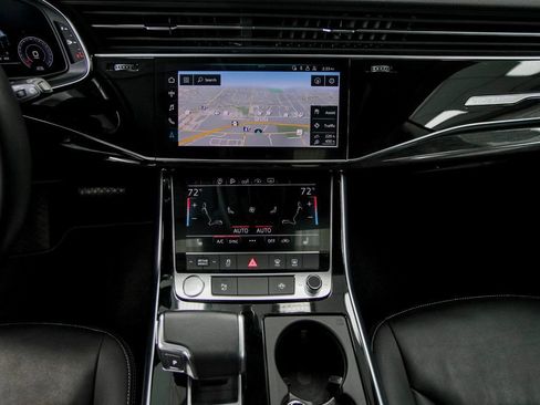 Used 2020 Audi Q8 Premium AWD/4WD image 22