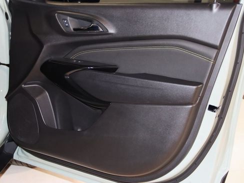 Used 2025 Chevrolet Trax ACTIV w/ Sunroof Package FWD image 57