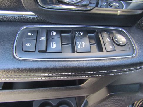 Used 2017 RAM 1500 Laramie image 21