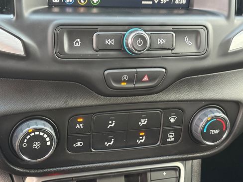 Used 2024 GMC Terrain SLE image 23