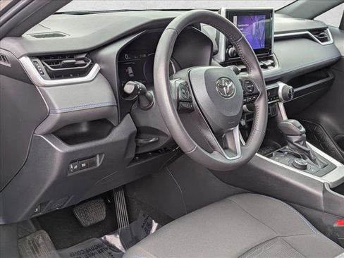 Used 2023 Toyota RAV4 SE image 9
