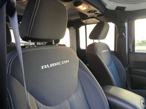 Used 2016 Jeep Wrangler Unlimited Rubicon w/ Connectivity Group AWD/4WD image 17