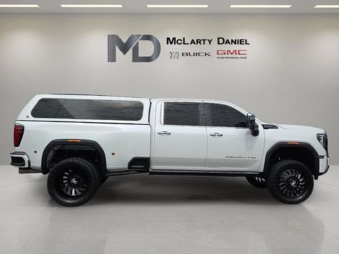 Used 2025 GMC Sierra 3500 Denali Ultimate AWD/4WD image 15
