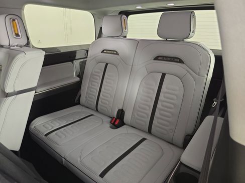 Used 2023 Rivian R1S Adventure AWD/4WD image 21