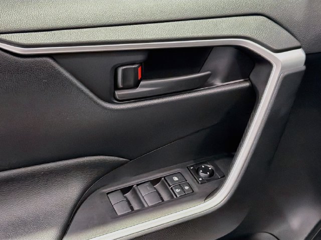 Certified 2025 Toyota RAV4 LE AWD/4WD image 15