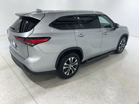 Used 2022 Toyota Highlander XLE FWD image 5