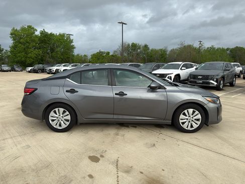 Used 2024 Nissan Sentra S image 7