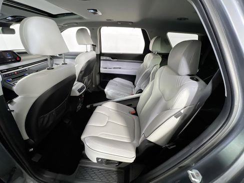Used 2023 Hyundai Palisade SEL w/ Premium Package image 25