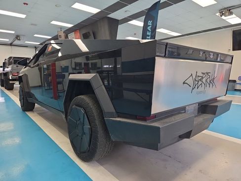 Used 2024 Tesla Cybertruck AWD Crew Cab image 5