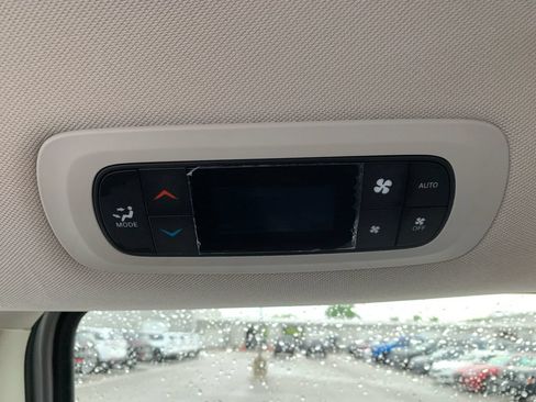 Used 2024 Chrysler Pacifica Touring-L FWD image 20