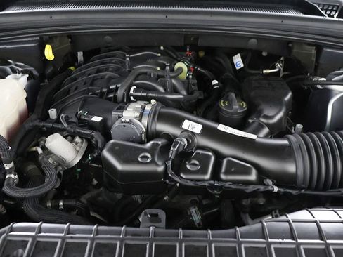 Used 2024 Jeep Grand Cherokee Limited w/ Luxury Tech Group II AWD/4WD image 23