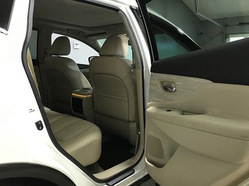 Used 2015 Nissan Murano Platinum w/ Platinum Technology Package FWD image 12