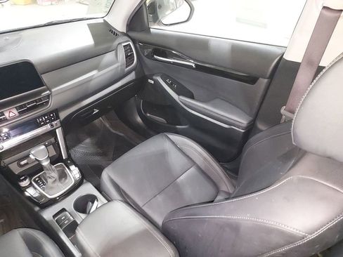 Used 2024 Kia Seltos SX image 11