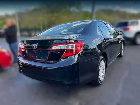 Used 2014 Toyota Camry LE image 5