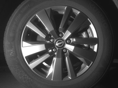 Used 2025 Nissan Pathfinder SV image 13