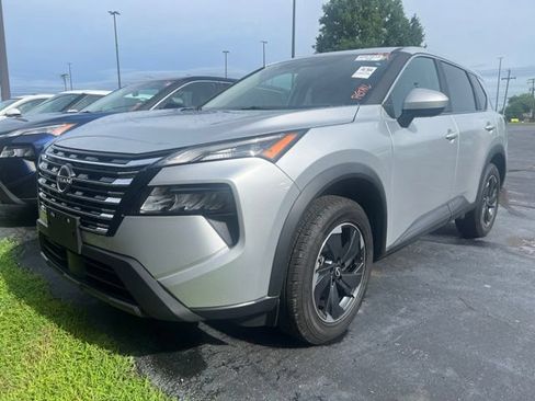 Used 2025 Nissan Rogue SV AWD/4WD image 1