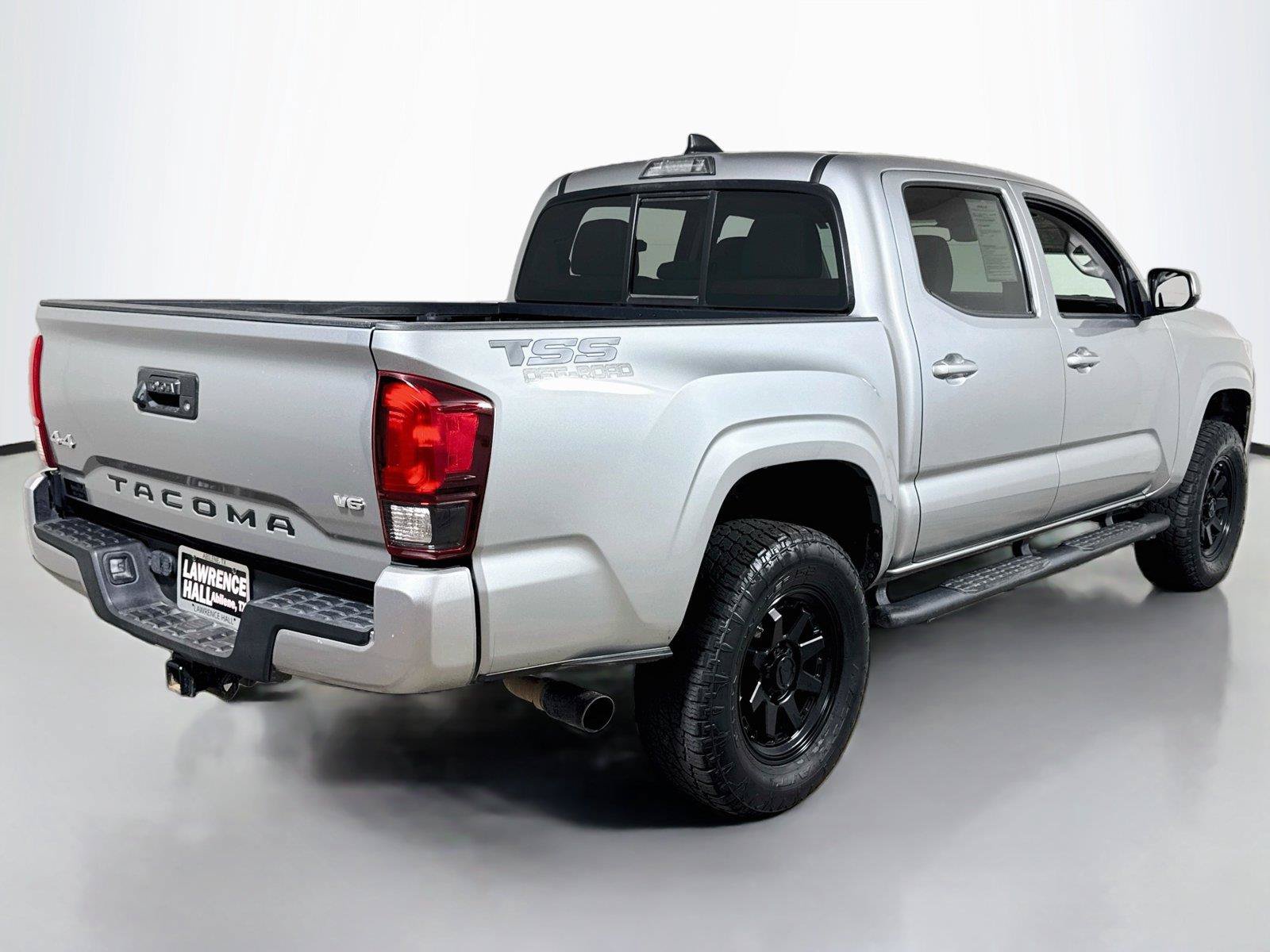 Used 2022 Toyota Tacoma SR AWD/4WD image 4