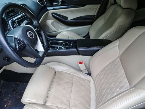 Used 2023 Nissan Maxima Platinum w/ Sport Mat Group FWD image 17