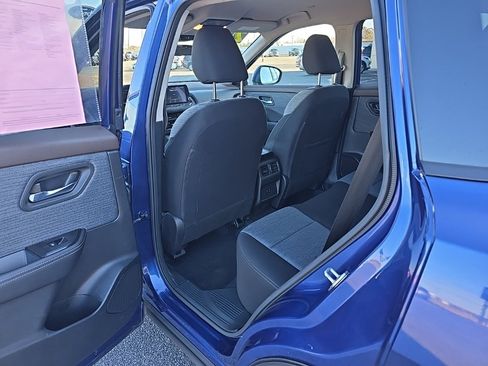 Used 2023 Nissan Rogue SV image 14