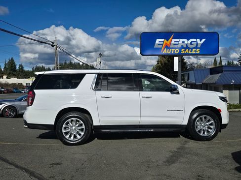 Used 2023 Chevrolet Suburban Premier image 2