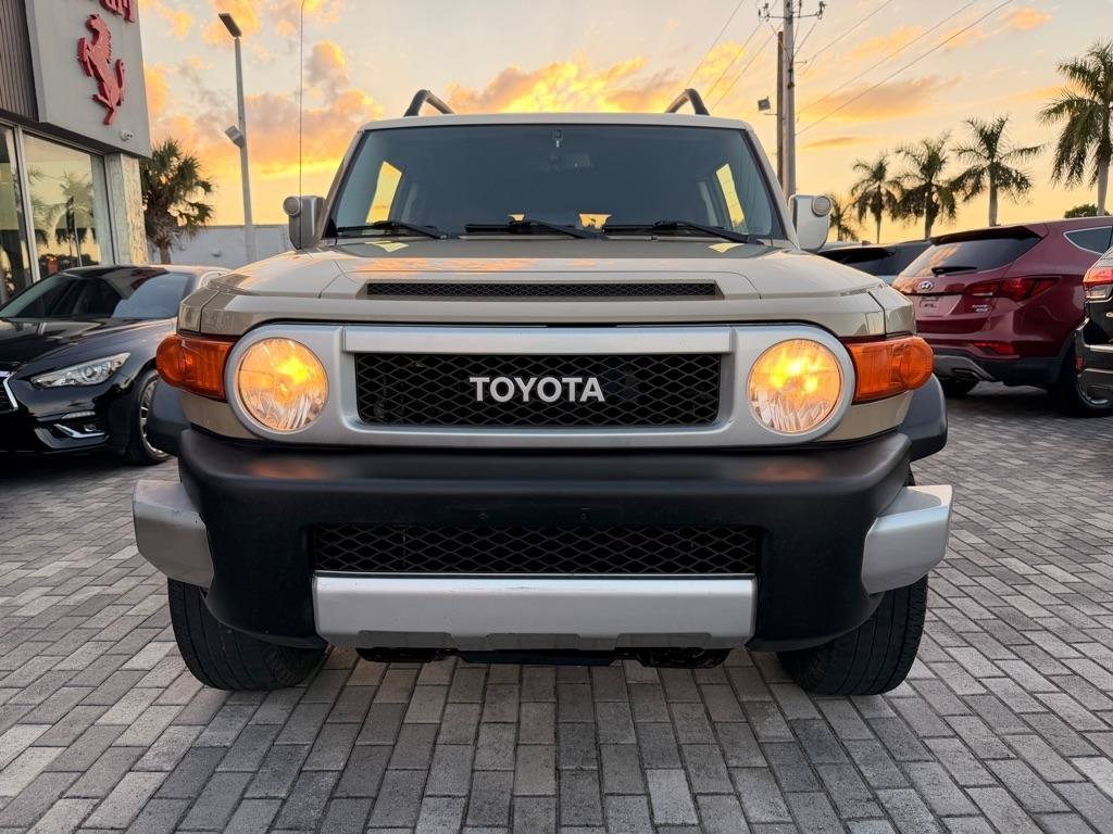 Used 2014 Toyota FJ Cruiser 4WD w/ Convenience Package image 2